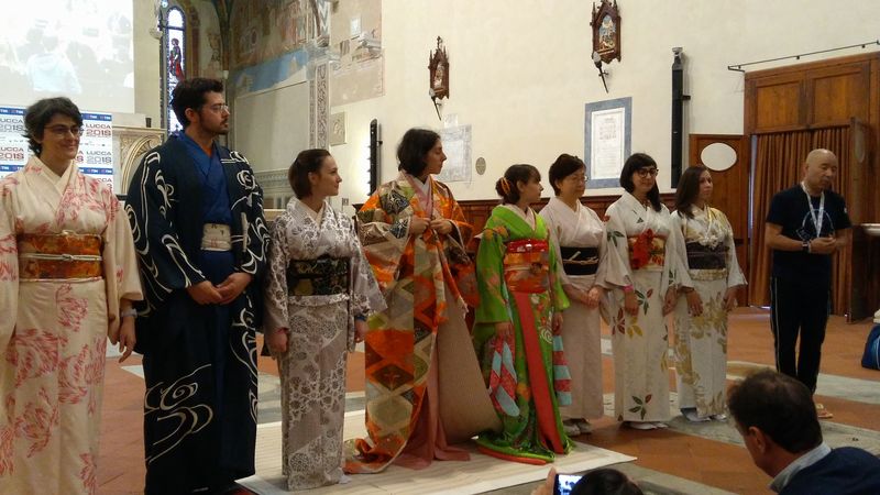 gruppo kimono tomita.jpg gruppo kimono tomita.jpg